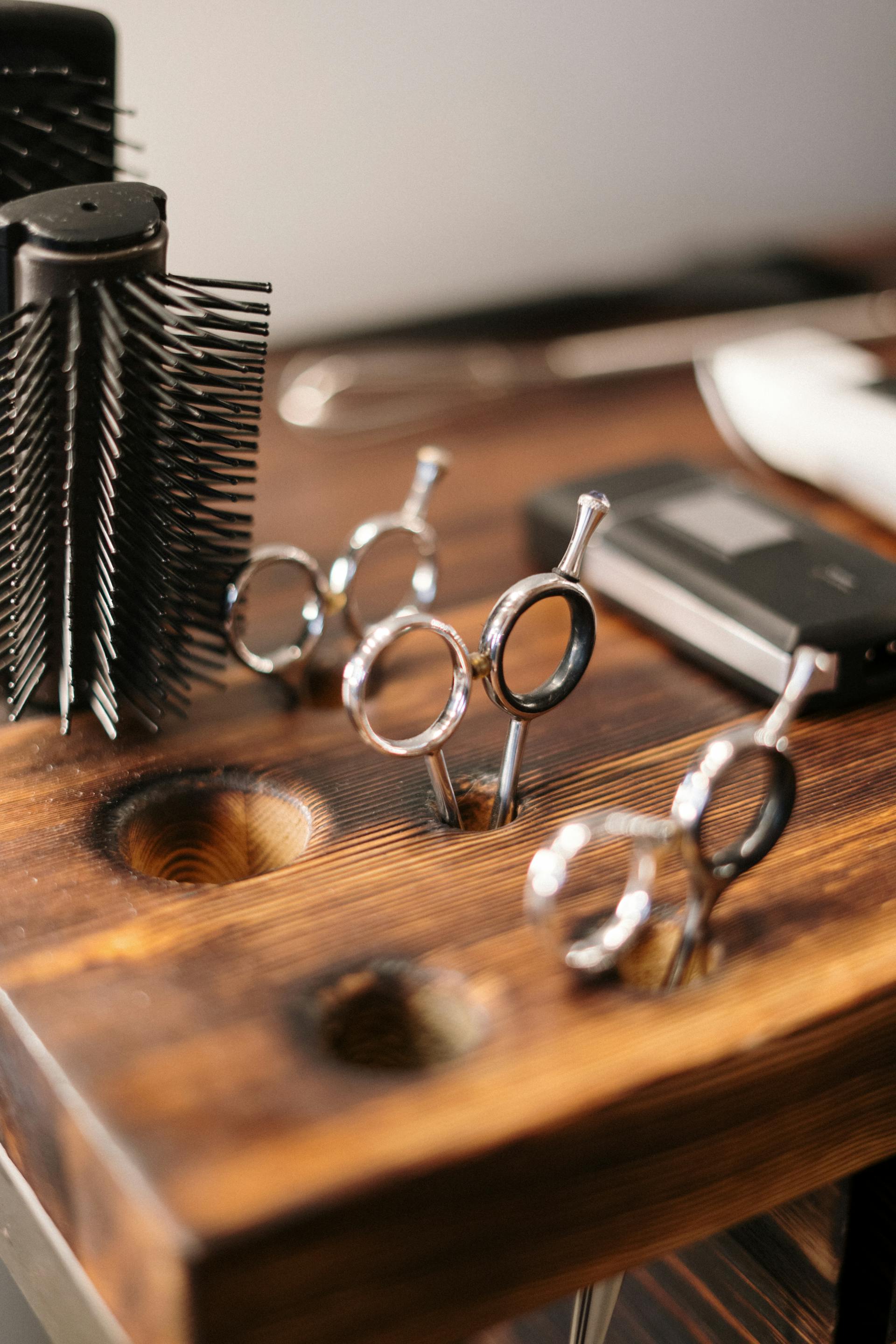 Intérieur lumineux du salon NC Coiffure à Mandelieu