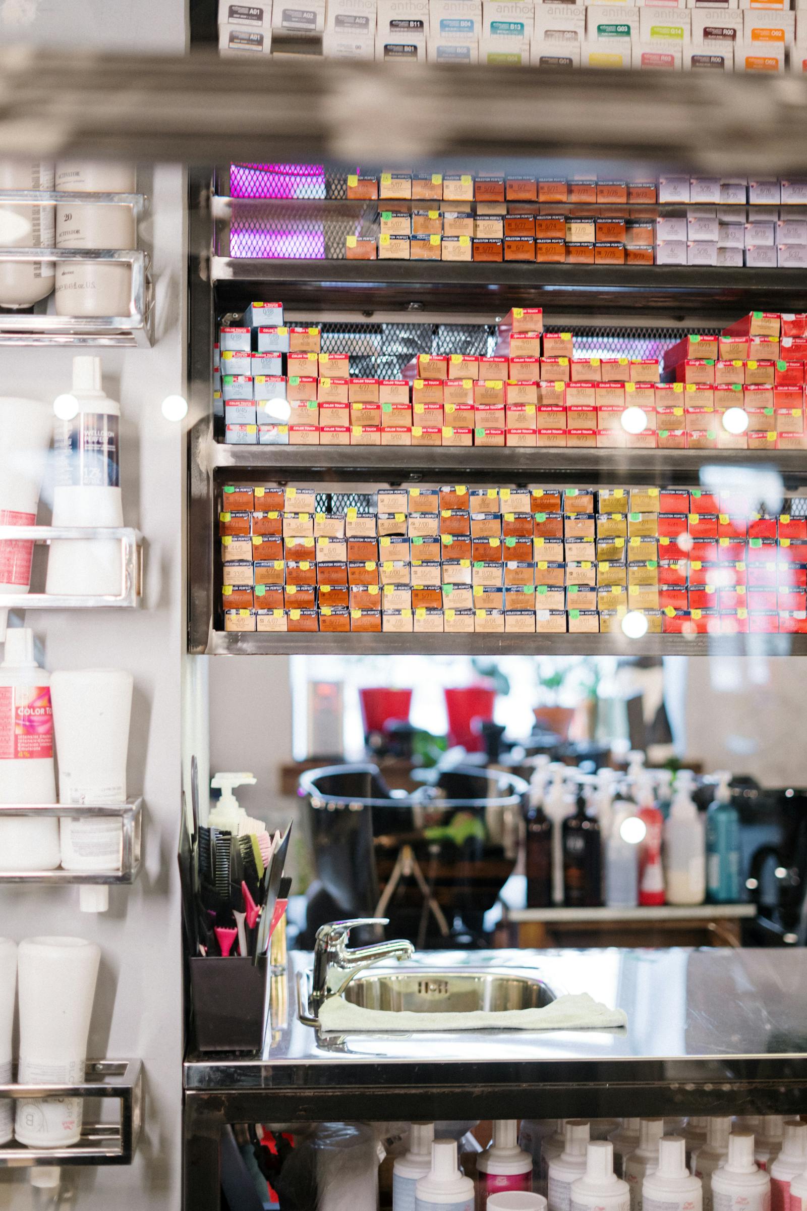 Ciseaux de coiffeur sur tissu
